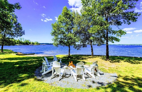 Bumpass House | Huge 8BR Lakefront Lake Anna, Beach, Dock, Hot Tub