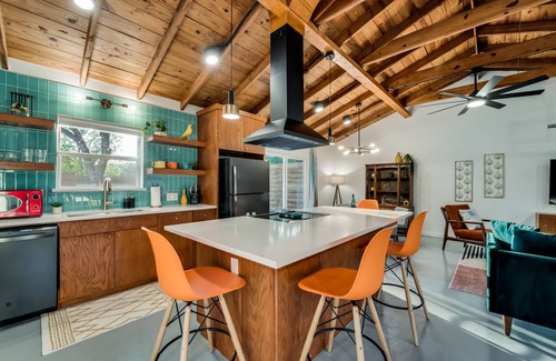 Haltom City House | Huge Backyard, with 6 Person Hot Tub & Firepit, close to Downtown Fort Worth!