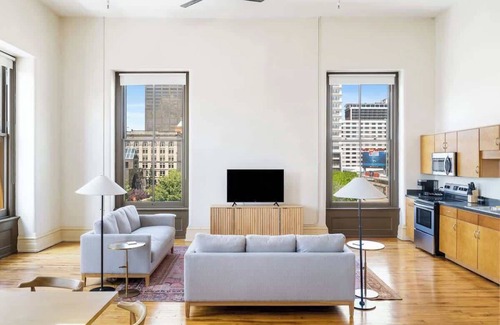Downtown Louisville Apartment | Huge Corner Loft in Historic Whiskey Row Lofts