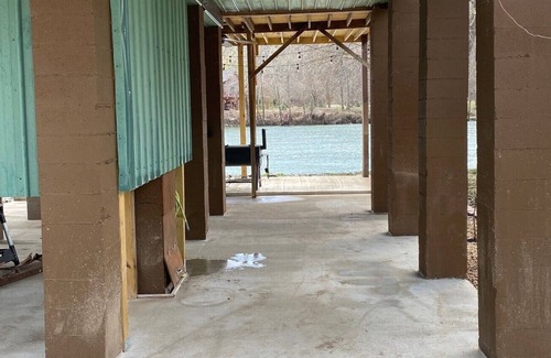 Hardy Cabin | Huge Covered Deck Overlooking the River