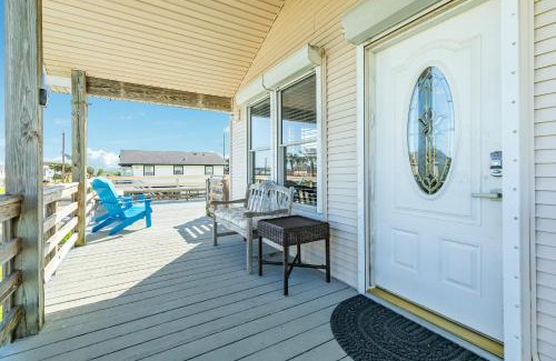 Jamaica Beach House | Huge Deck Fully Fenced & Pups Welcome