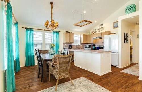 Jamaica Beach House | Huge Deck Fully Fenced & Pups Welcome
