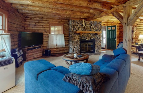 Mauston House | Huge dog-friendly cabin with large outdoor spaces, 2 kitchens, & game room