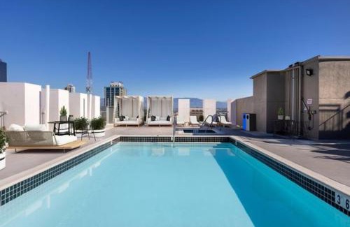 Historic Core Apartment | Huge Downtown LA Loft with Rooftop Pool & Jacuzzi