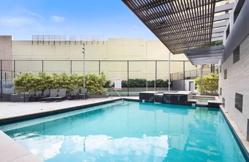 Brisbane Central Business District Apartment | Huge Family Apartment with Incredible Views|Pool
