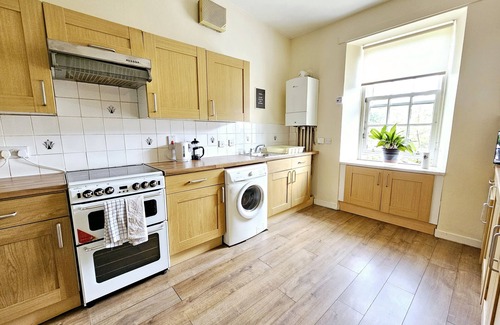 Kelvinbridge Apartment | Huge Family Home in Glasgow