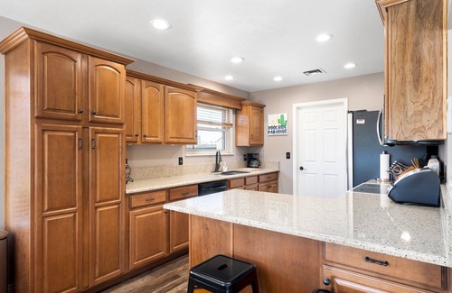 East Mesa House | HUGE, heated pool. Family friendly, toys for all! Big & beautiful backyard!