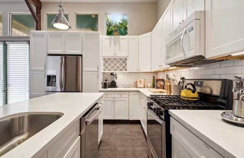 Faubourg Lafayette House | Huge Historic Home with Heated Pool & Hot Tub, Walk to French Quarter
