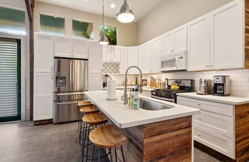 Faubourg Lafayette House | Huge Historic Home with Heated Pool & Hot Tub, Walk to French Quarter