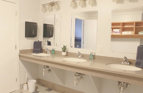 Rochester House | Huge Home - Heart of Town w Space for Everyone