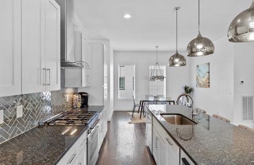 Berry Hill House | Huge Home in Music City -7 Beds, Balcony & Fire