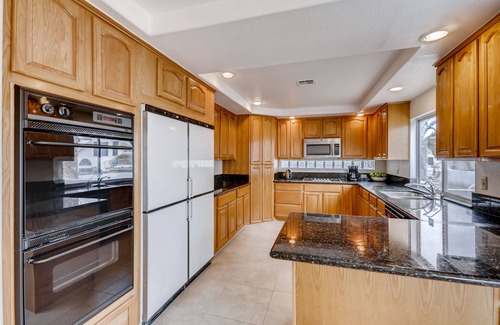 Green Valley North House | Huge House fit 12 people Close to Airport & Strip