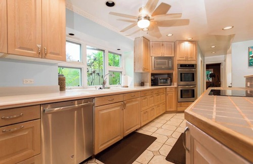 Kalama Tract House | Huge House, Heated Pool, AC, Steps to Kailua Beach