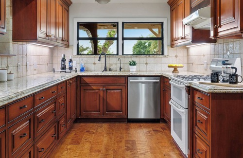 Sunland-Tujunga House | Huge house with lots of extras! Close to everything!