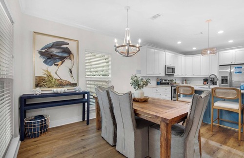 Villages of Crystal Beach House | ⭐HUGE Lagoon Pool-Walk2Beach-2 King Suites-Hot Tub-4BR Sandy Feet
