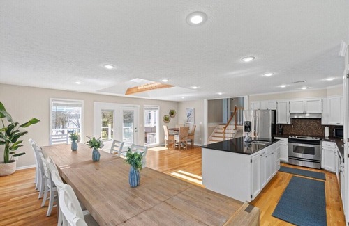 Hendersonville House | Huge Lakehouse w/Pool, Hot Tub & Fire Pit Near Nashville!