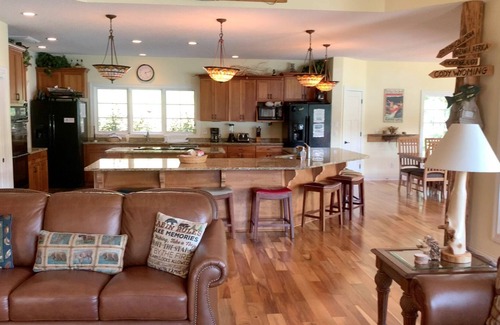 La Follette Cabin | Huge Lakeside Lodge has stunning views and an easy walk to its big dock!