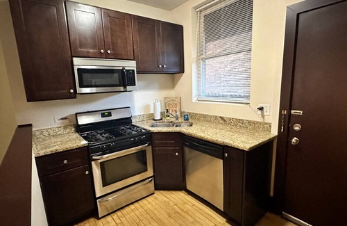 Lake View East Condo | Huge Lakeview Retreat Sleeping 20 with Parking!