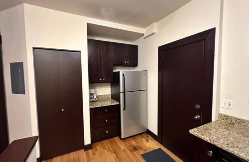Lake View East Condo | Huge Lakeview Retreat Sleeping 20 with Parking!