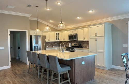 Wildwood House | Huge & luxurious, 3br, lg screened lanai, fenced yard, pet friendly