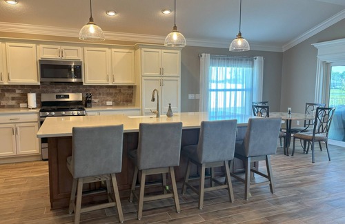 Wildwood House | Huge & luxurious, 3br, lg screened lanai, fenced yard, pet friendly
