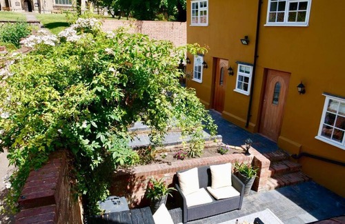 Saffron Walden House | Huge Luxury 8 Bed Manor House Hot Tub Pool Table