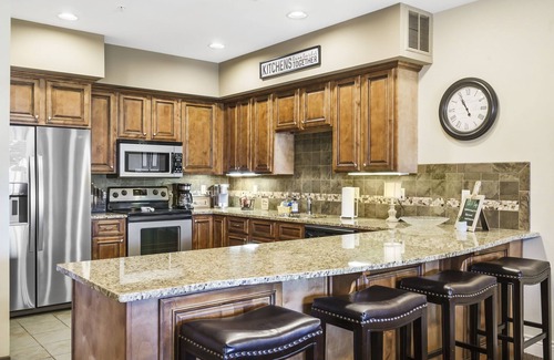 Branson Condo | HUGE LUXURY Condo w/Pool! Elevator! Fun! Rec PLEX!12 Min To SDC and TB RK LAKE!