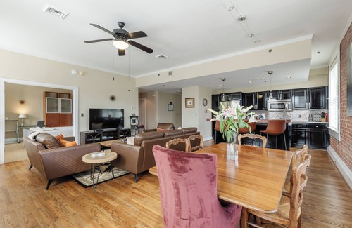 Greenville Downtown Apartment | HUGE MAIN ST 2 bd/2 ba Loft