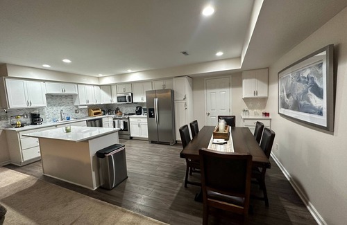 Tonawanda House | HUGE, Modern Home in ❤️ of WNY Buffalo & Niagara Falls
