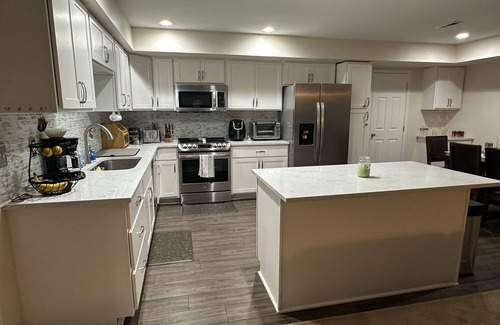 Tonawanda House | HUGE, Modern Home in ❤️ of WNY Buffalo & Niagara Falls