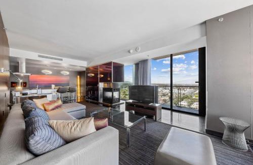 Las Vegas Apartment | Huge Modern Luxury 17 Floor Panoramic Corner Suite with OPEN BALCONY
