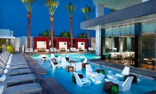 Las Vegas Apartment | Huge Modern Luxury 17 Floor Panoramic Corner Suite with OPEN BALCONY