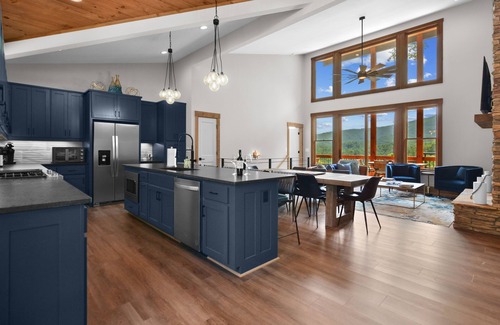 Ellijay Cabin | HUGE Mountain Views! PRIVATE outdoor pool, pickleball/basketball court, fire pit, hot tub