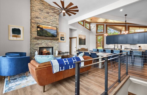 Ellijay Cabin | HUGE Mountain Views! PRIVATE outdoor pool, pickleball/basketball court, fire pit, hot tub