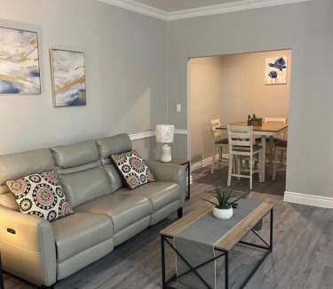 Houston Apartment | Huge one bedroom with 2 Queen size beds