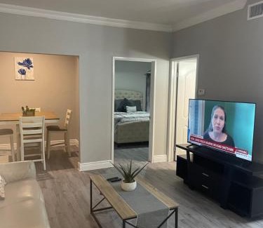 Houston Apartment | Huge one bedroom with 2 Queen size beds