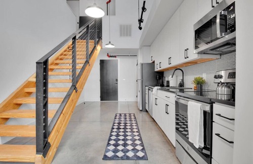 Judson Apartment | Huge, Open Loft | Arts District | 5 mins to DT GVL
