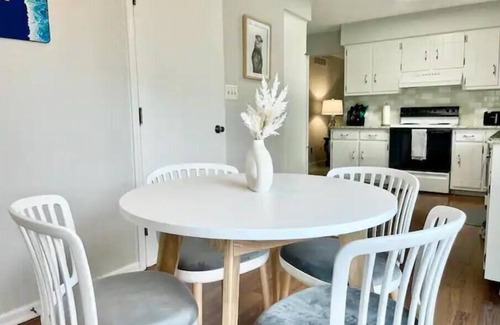 Carmel House | Huge, Peaceful home in Carmel!