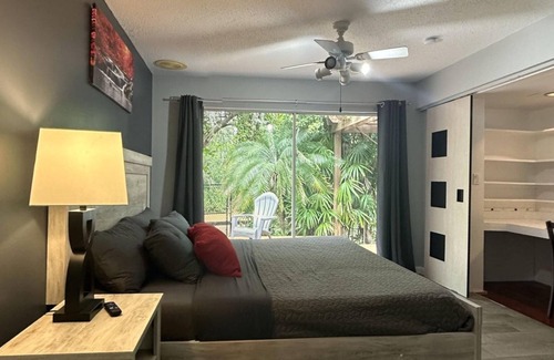 Avila House | ! HUGE POOL/LANAI HOUSE-CORN HOLE-NEAR LAKE/RESTAURANTS/SHOPS/PARK/MUSEUM!