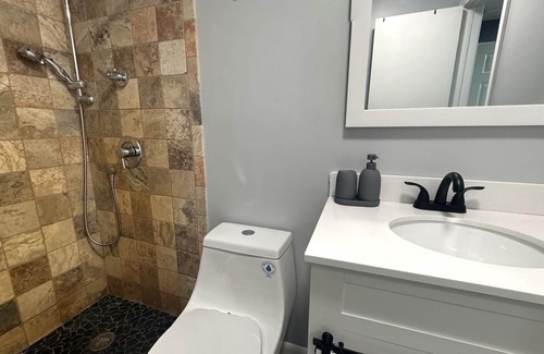 Avila House | ! HUGE POOL/LANAI HOUSE-CORN HOLE-NEAR LAKE/RESTAURANTS/SHOPS/PARK/MUSEUM!