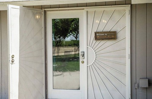 Fresno Apartment | Huge Private Guest suite w/jet tub in great neighborhood near attractions
