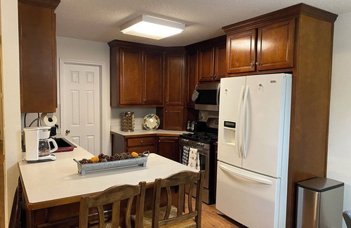 Dahlonega House | Huge private multi acre yard and a creek.
