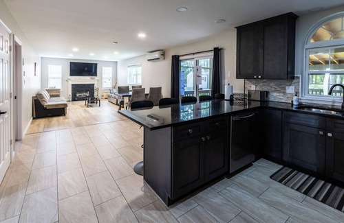 Blakeslee House | Huge screened porch/Jacuzzi/Game room/Trampoline/Fire pit/ Lake access