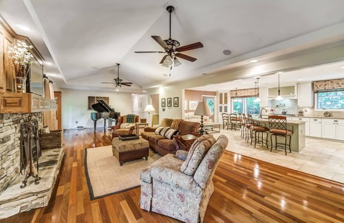 Canton House | Huge Secluded Lakeside Super Private Gorgeous Retreat