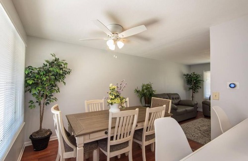 Berwick House | Huge & Spacious 4BR Home in the heart of DSM