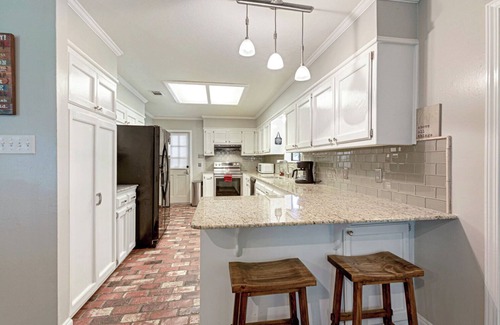 South Baton Rouge House | Huge Trendy Remodeled 4 Bdrm 2 Bath Home Restaurants Shopping I-10 10 min to LSU