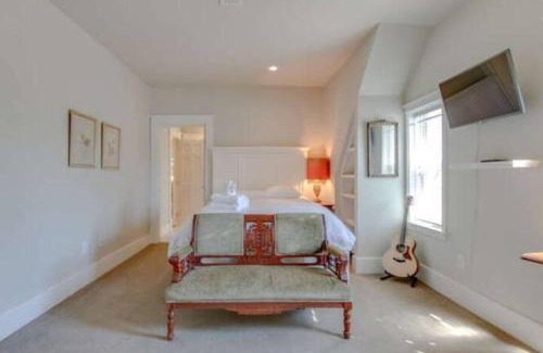 Hillsboro West End House | Huge Vandy Home Minutes To Downtown Walk to Grocery