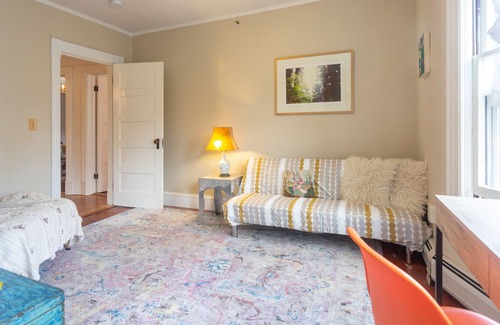 Housatonic House | Huge Victorian close to restaurants and a block from a park.