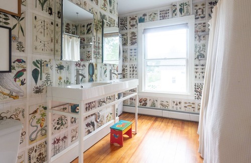 Housatonic House | Huge Victorian close to restaurants and a block from a park.
