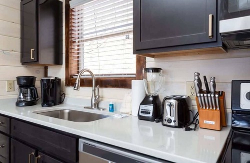 Gatlinburg - Pigeon Forge Cabin | Huge Views Of GSMNP/3.6 Miles 2 DwTn Gat/Hot Tub